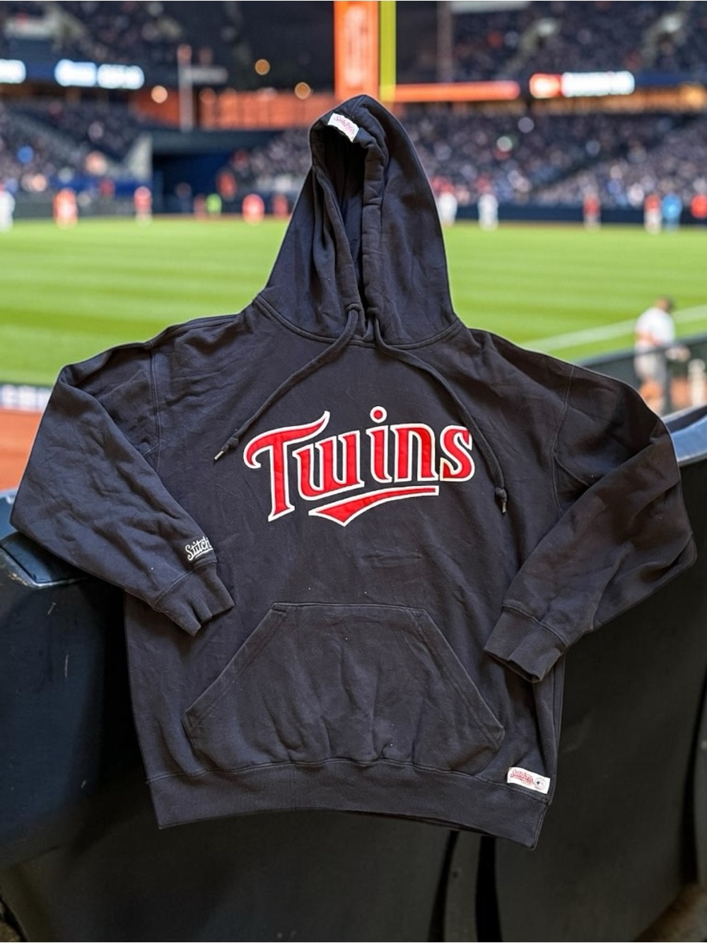 Minnesota Twins Stitches‎ Large Navy Blue Hoodie Sweatshirt